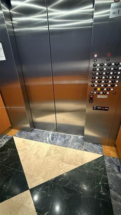 出租: $2,800 (2 贝兹, 1 浴室, 875 平方英尺)