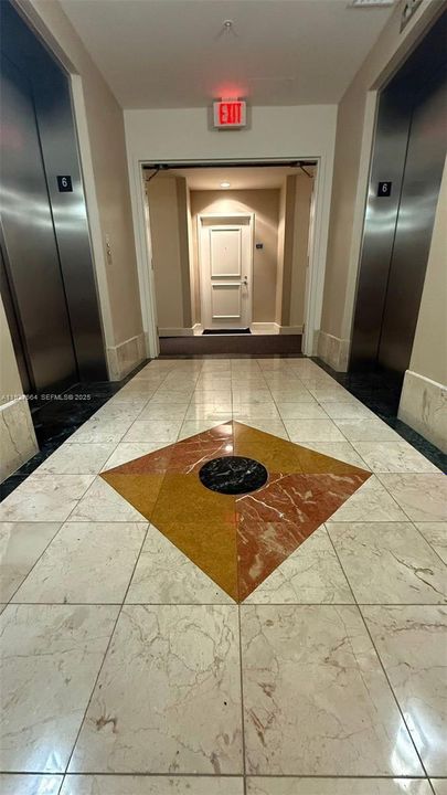 出租: $2,800 (2 贝兹, 1 浴室, 875 平方英尺)