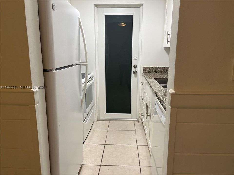 待售: $495,000 (1 贝兹, 1 浴室, 608 平方英尺)