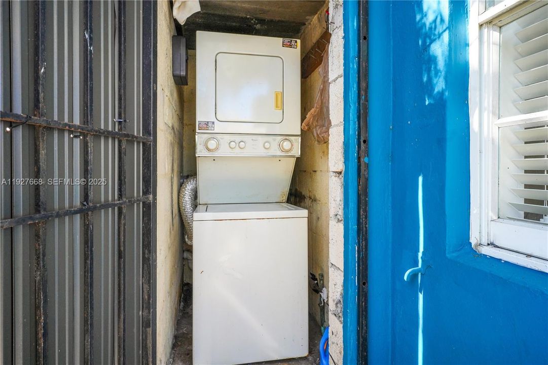 待售: $1,500,000 (0 贝兹, 0 浴室, 2496 平方英尺)