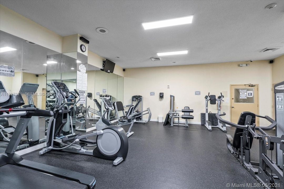 出租: $2,150 (1 贝兹, 1 浴室, 943 平方英尺)