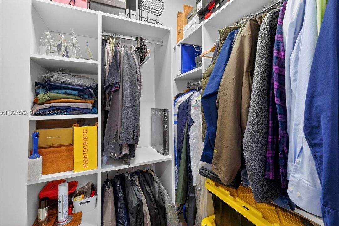 For Sale: $1,300,000 (3 beds, 2 baths, 1260 Square Feet)