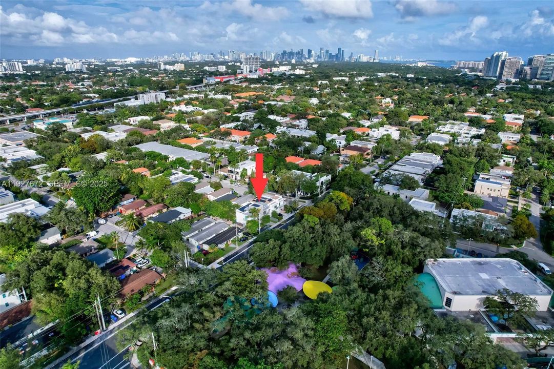 For Sale: $1,300,000 (3 beds, 2 baths, 1260 Square Feet)
