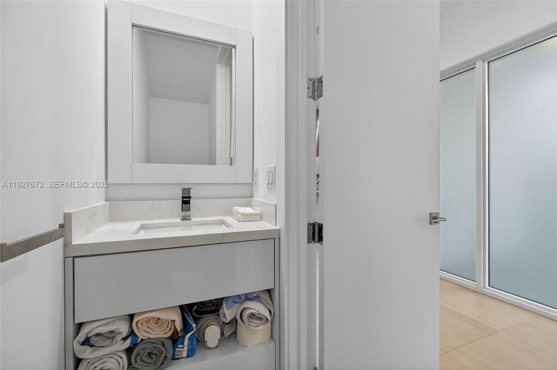 For Sale: $1,300,000 (3 beds, 2 baths, 1260 Square Feet)