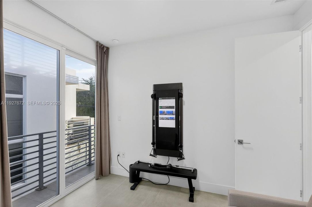 For Sale: $1,300,000 (3 beds, 2 baths, 1260 Square Feet)