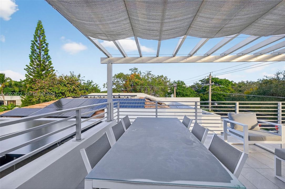 For Sale: $1,300,000 (3 beds, 2 baths, 1260 Square Feet)