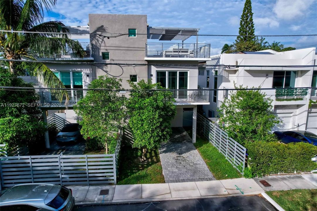 For Sale: $1,300,000 (3 beds, 2 baths, 1260 Square Feet)