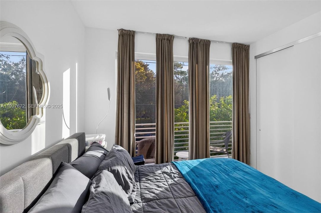 For Sale: $1,300,000 (3 beds, 2 baths, 1260 Square Feet)