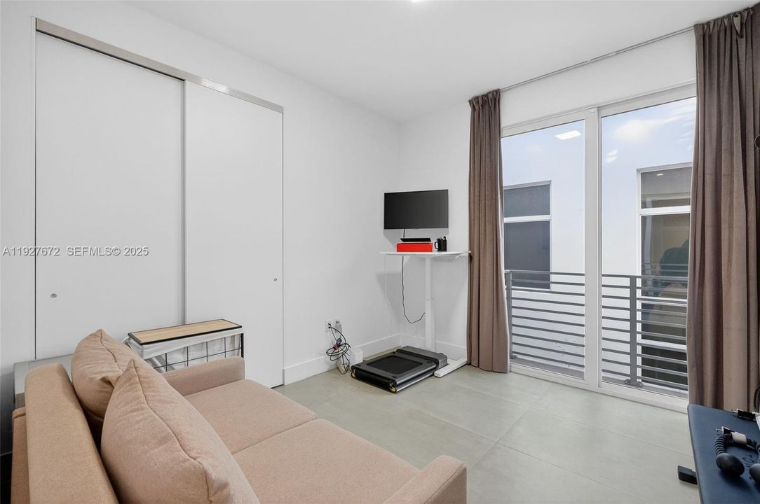 For Sale: $1,300,000 (3 beds, 2 baths, 1260 Square Feet)