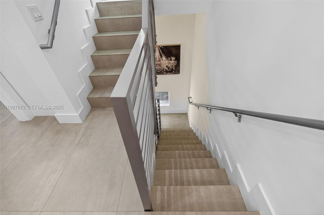 For Sale: $1,300,000 (3 beds, 2 baths, 1260 Square Feet)