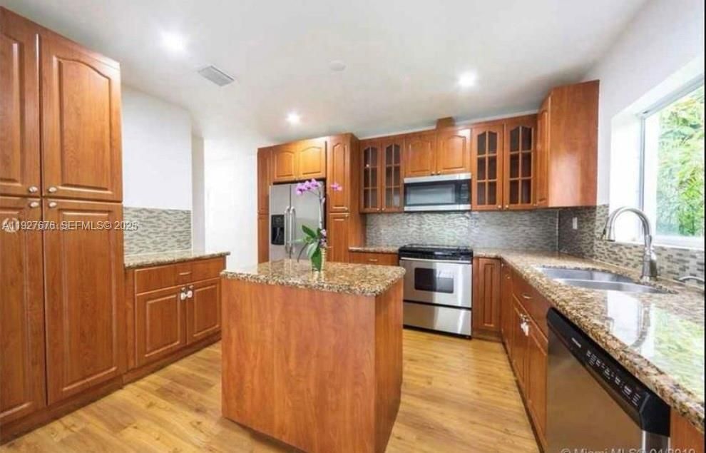 В аренду: $5,950 (3 спален, 2 ванн, 2200 Квадратных фут)