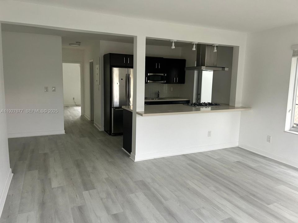 В аренду: $2,300 (2 спален, 1 ванн, 3640 Квадратных фут)