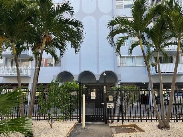 出租: $1,400 (0 贝兹, 1 浴室, 576 平方英尺)