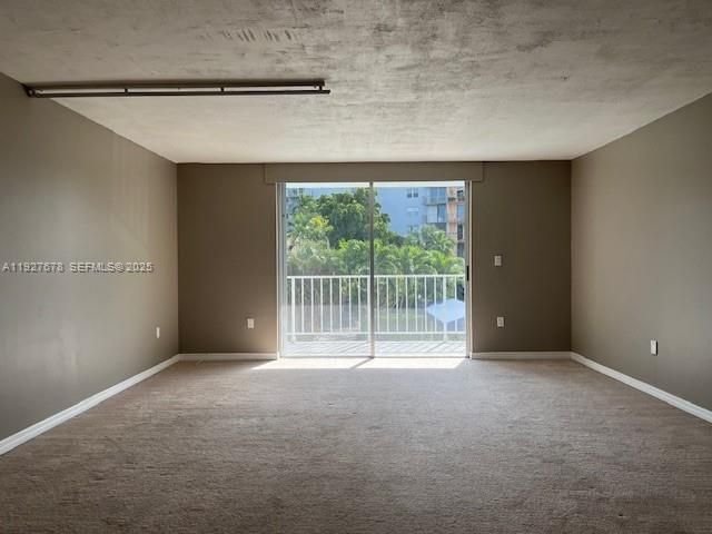 出租: $1,400 (0 贝兹, 1 浴室, 576 平方英尺)