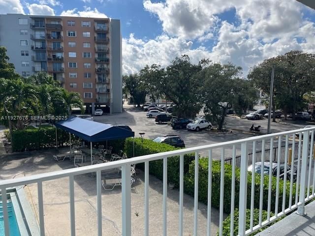 出租: $1,400 (0 贝兹, 1 浴室, 576 平方英尺)