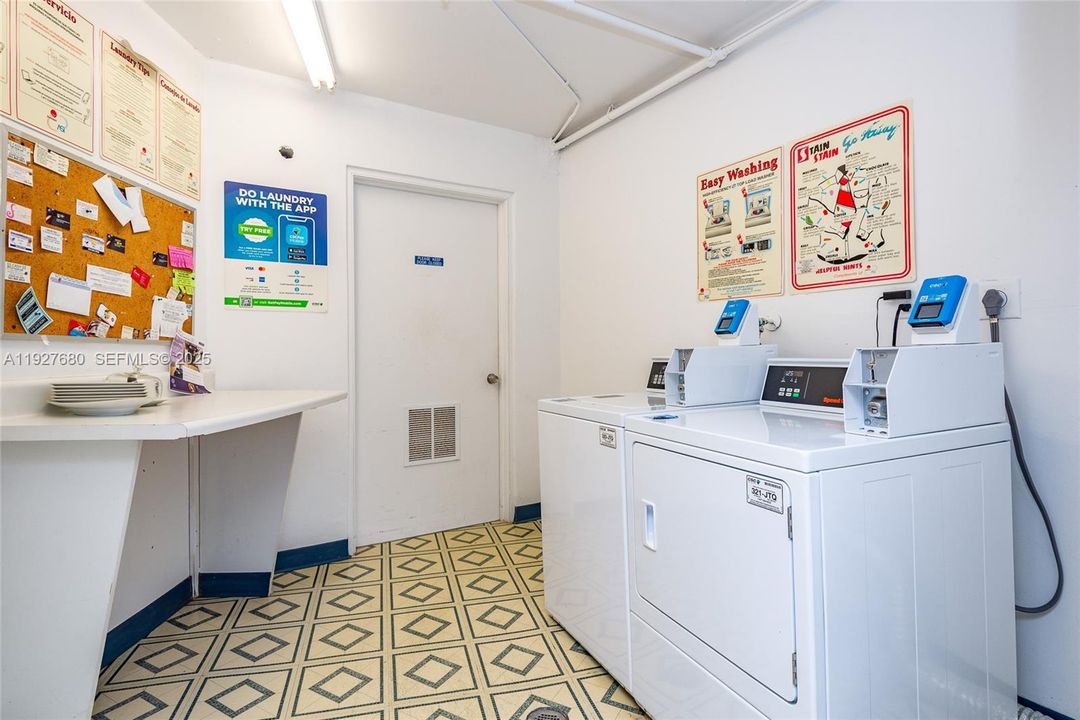 For Sale: $159,900 (2 beds, 1 baths, 861 Square Feet)