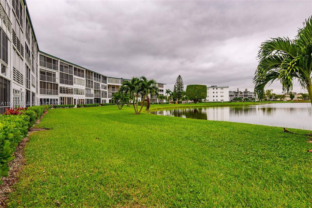 For Sale: $159,900 (2 beds, 1 baths, 861 Square Feet)