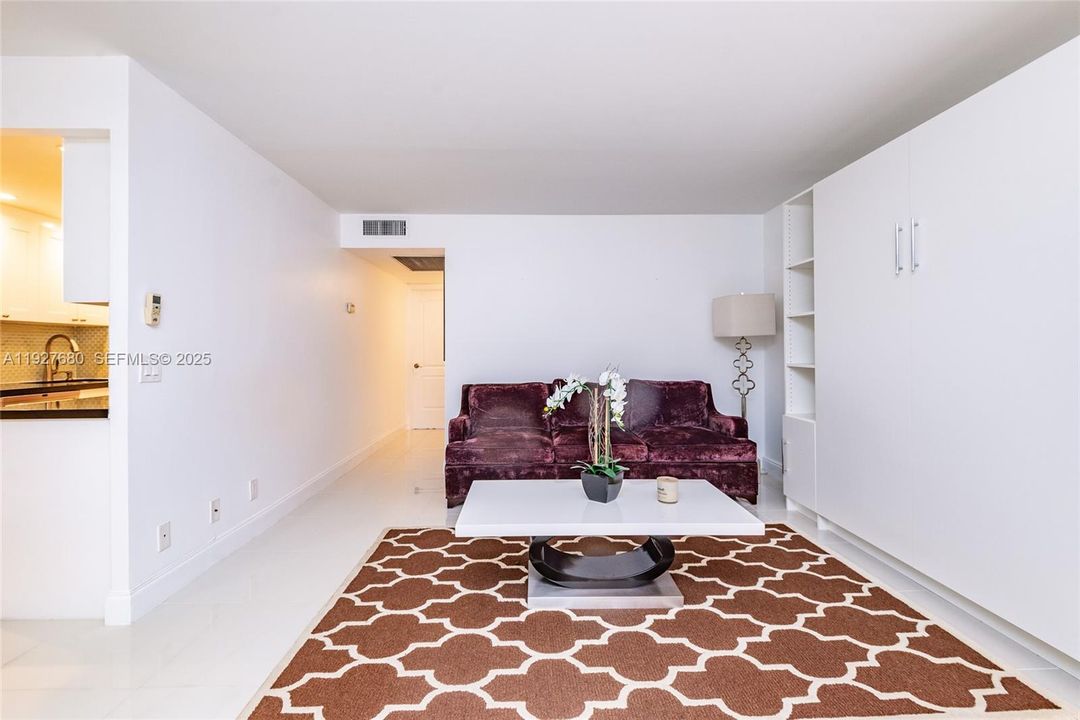 For Sale: $159,900 (2 beds, 1 baths, 861 Square Feet)