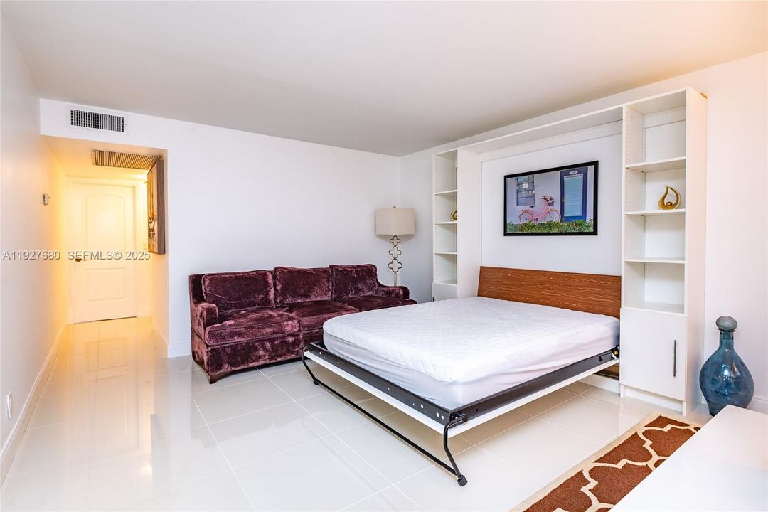 For Sale: $159,900 (2 beds, 1 baths, 861 Square Feet)