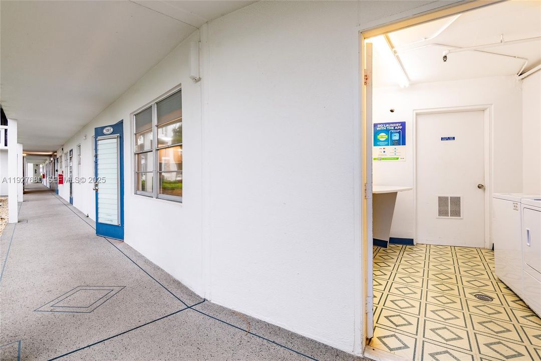 For Sale: $159,900 (2 beds, 1 baths, 861 Square Feet)