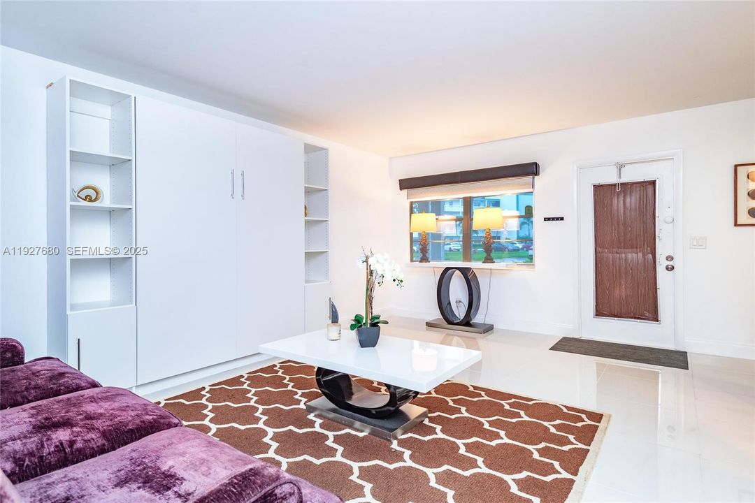 For Sale: $159,900 (2 beds, 1 baths, 861 Square Feet)