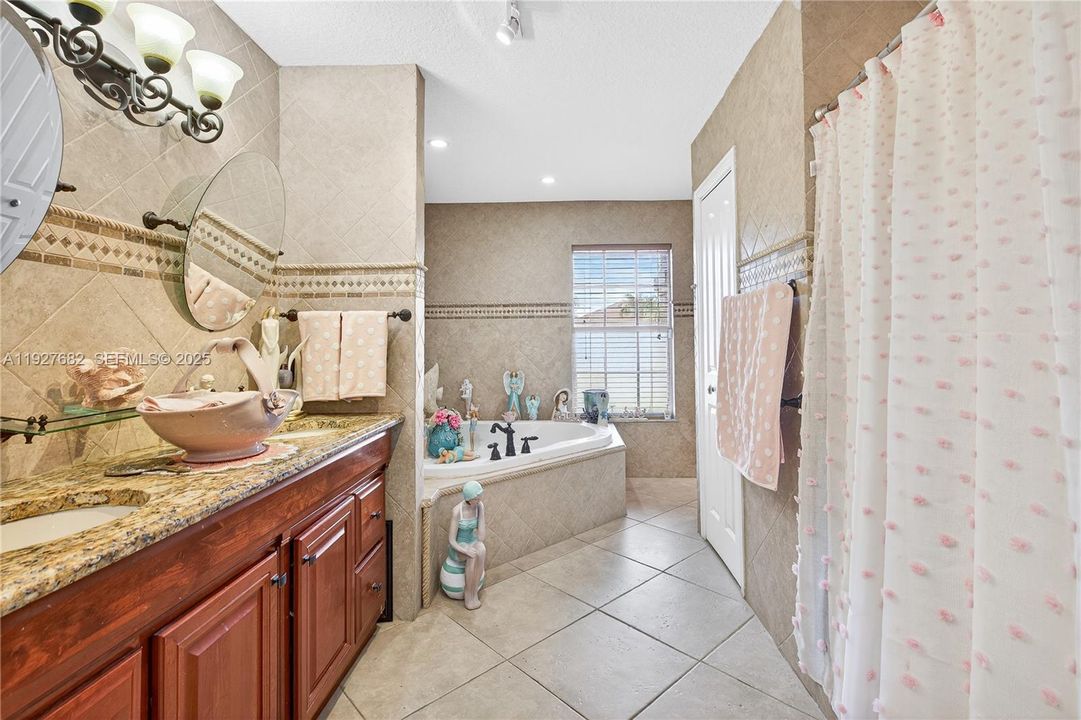 En Venta: $430,000 (3 camas, 2 baños, 1813 Pies cuadrados)