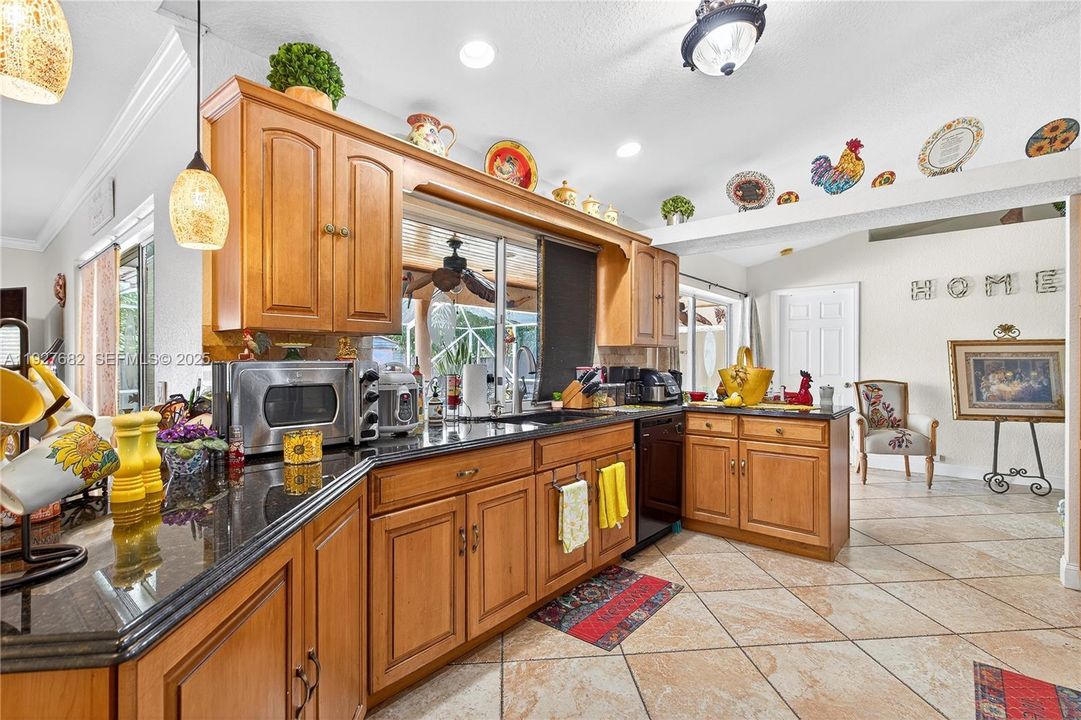 En Venta: $430,000 (3 camas, 2 baños, 1813 Pies cuadrados)