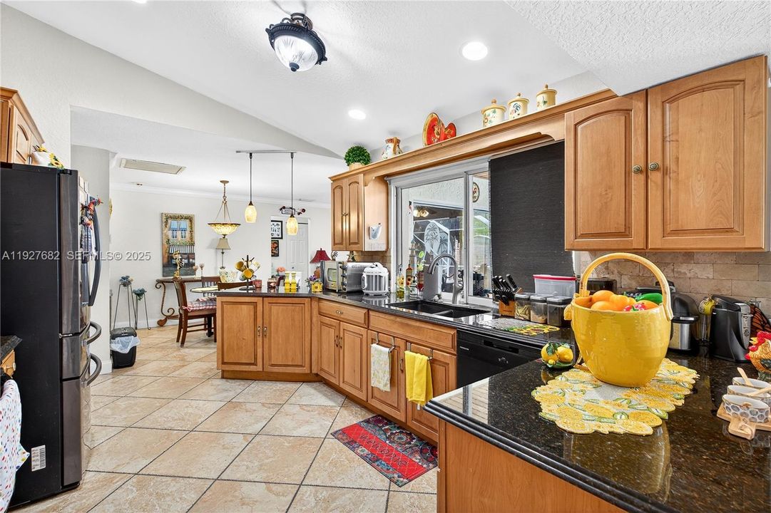 En Venta: $430,000 (3 camas, 2 baños, 1813 Pies cuadrados)