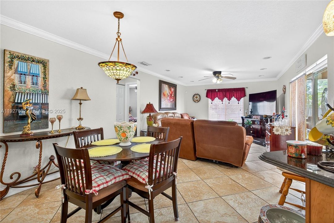 En Venta: $430,000 (3 camas, 2 baños, 1813 Pies cuadrados)