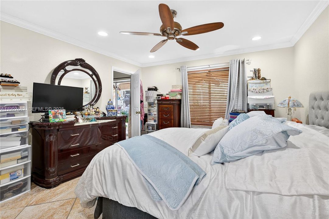 En Venta: $430,000 (3 camas, 2 baños, 1813 Pies cuadrados)