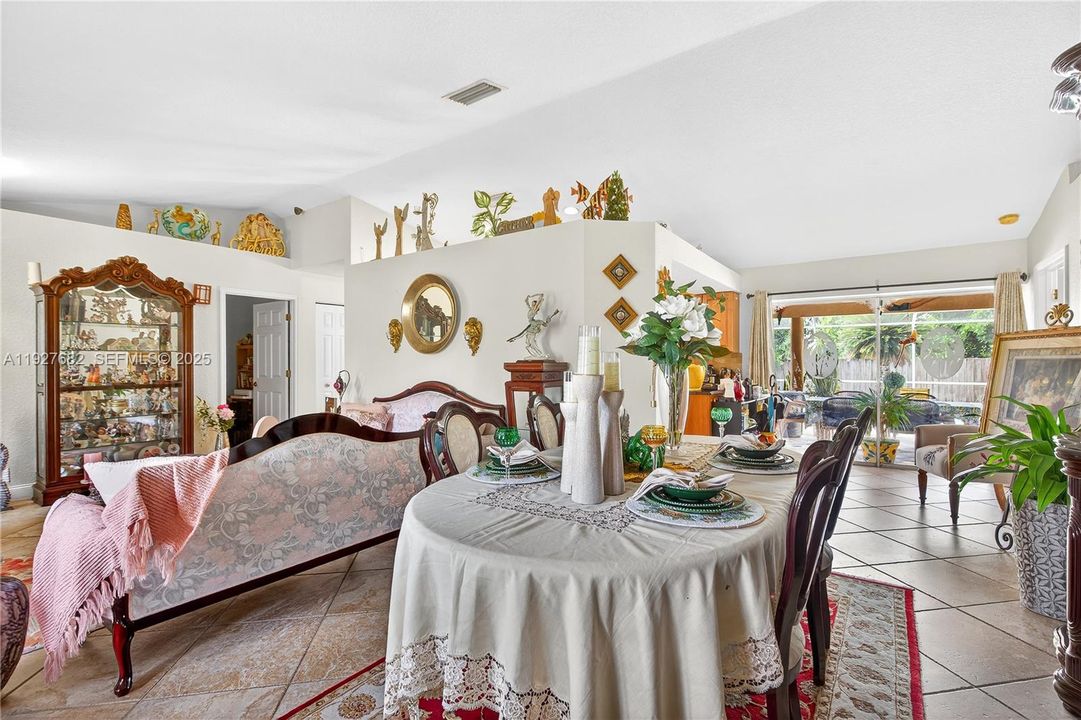 En Venta: $430,000 (3 camas, 2 baños, 1813 Pies cuadrados)