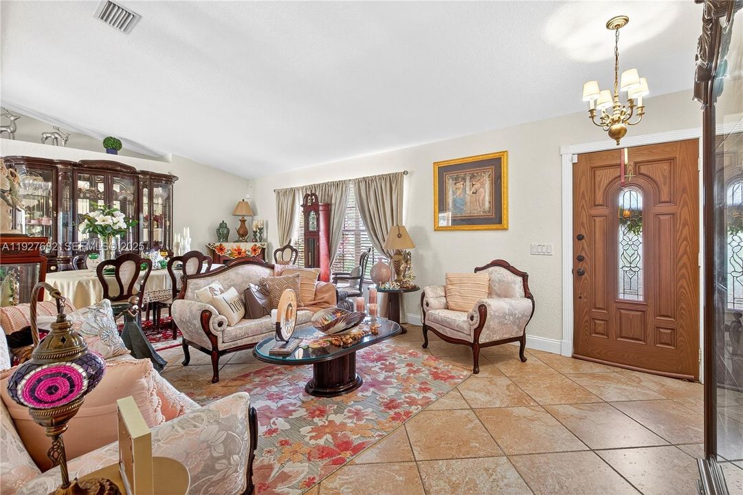 En Venta: $430,000 (3 camas, 2 baños, 1813 Pies cuadrados)