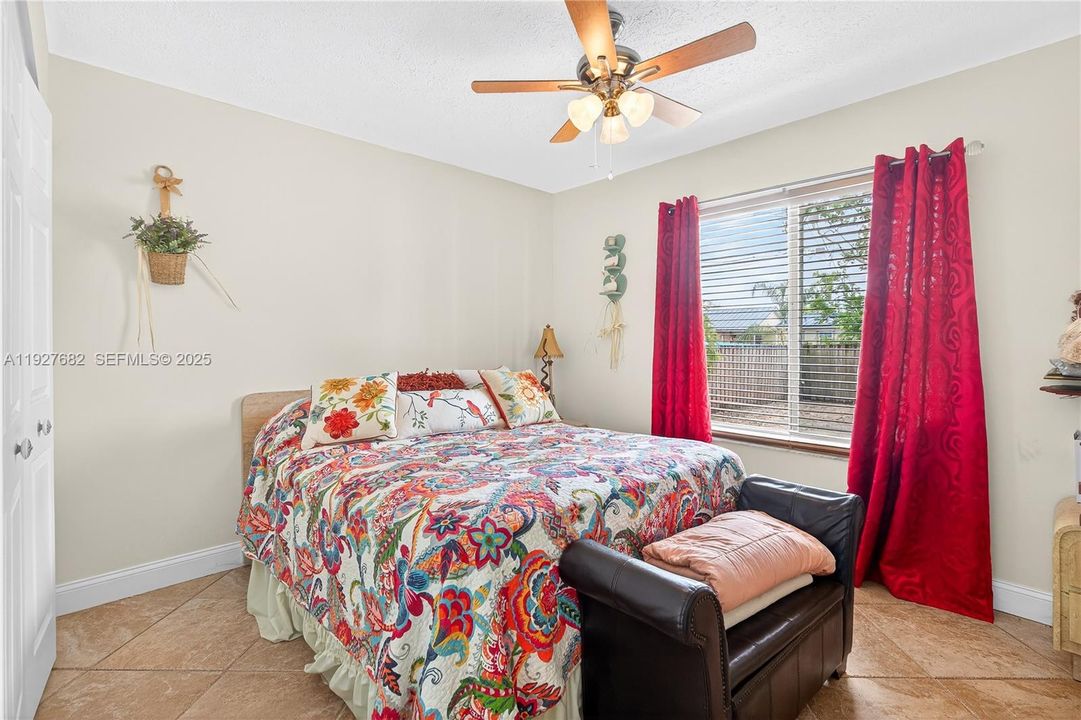 En Venta: $430,000 (3 camas, 2 baños, 1813 Pies cuadrados)