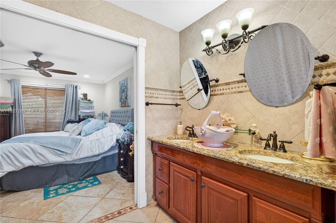 En Venta: $430,000 (3 camas, 2 baños, 1813 Pies cuadrados)