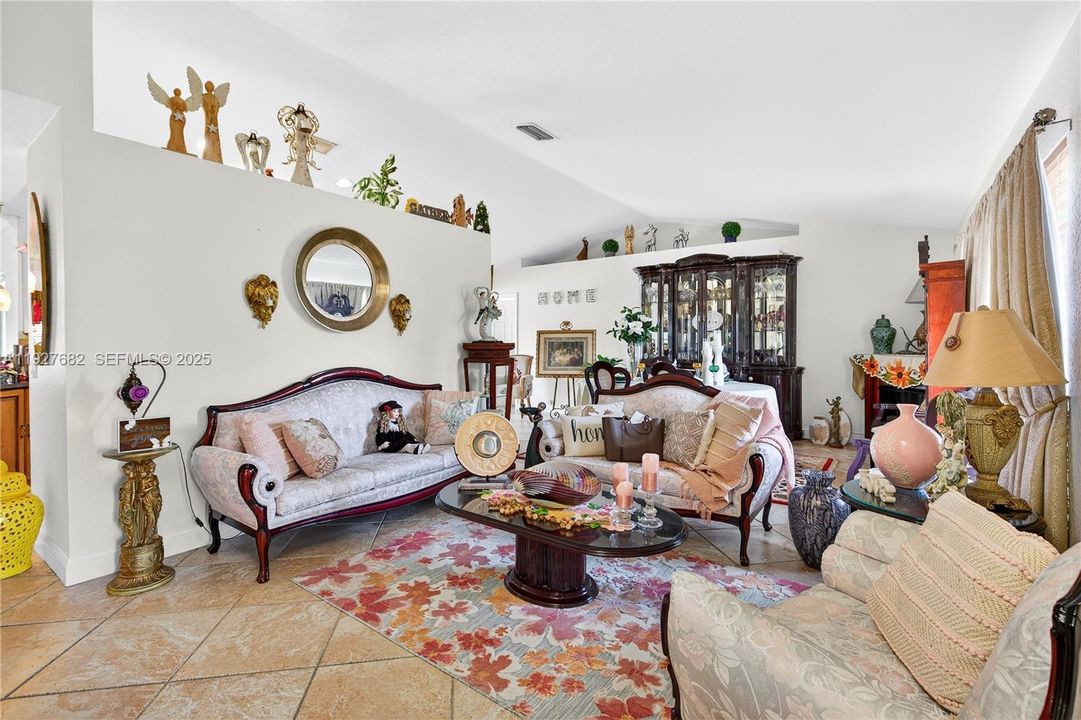 En Venta: $430,000 (3 camas, 2 baños, 1813 Pies cuadrados)