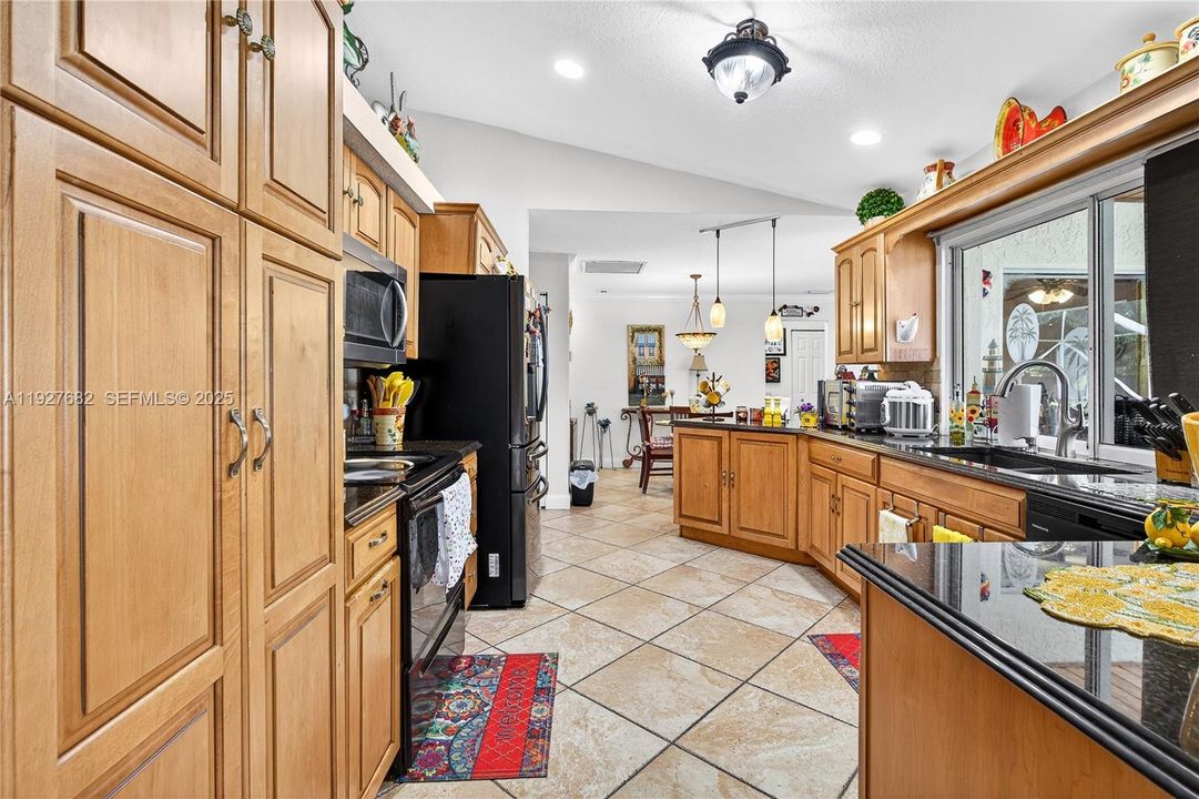 En Venta: $430,000 (3 camas, 2 baños, 1813 Pies cuadrados)