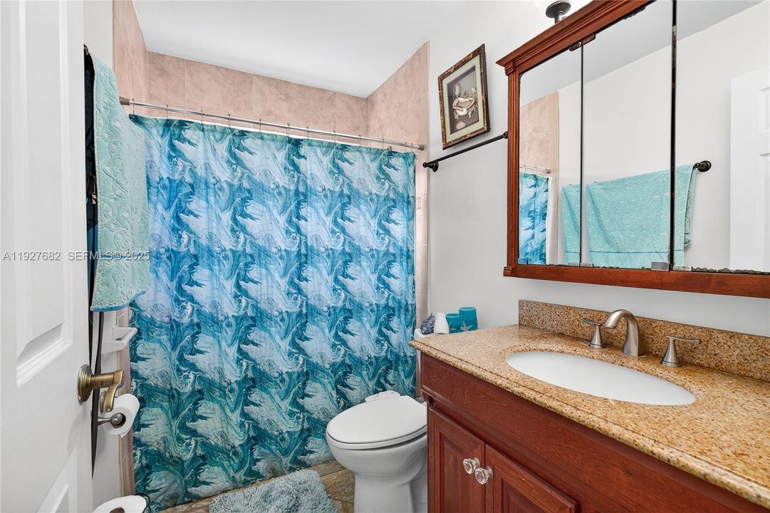 En Venta: $430,000 (3 camas, 2 baños, 1813 Pies cuadrados)