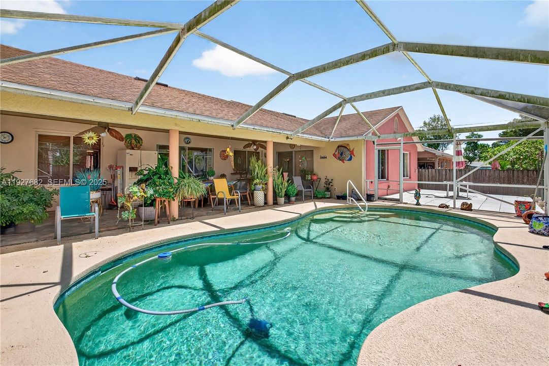 En Venta: $430,000 (3 camas, 2 baños, 1813 Pies cuadrados)