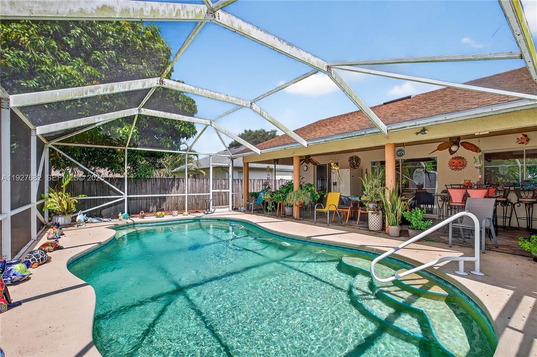 En Venta: $430,000 (3 camas, 2 baños, 1813 Pies cuadrados)