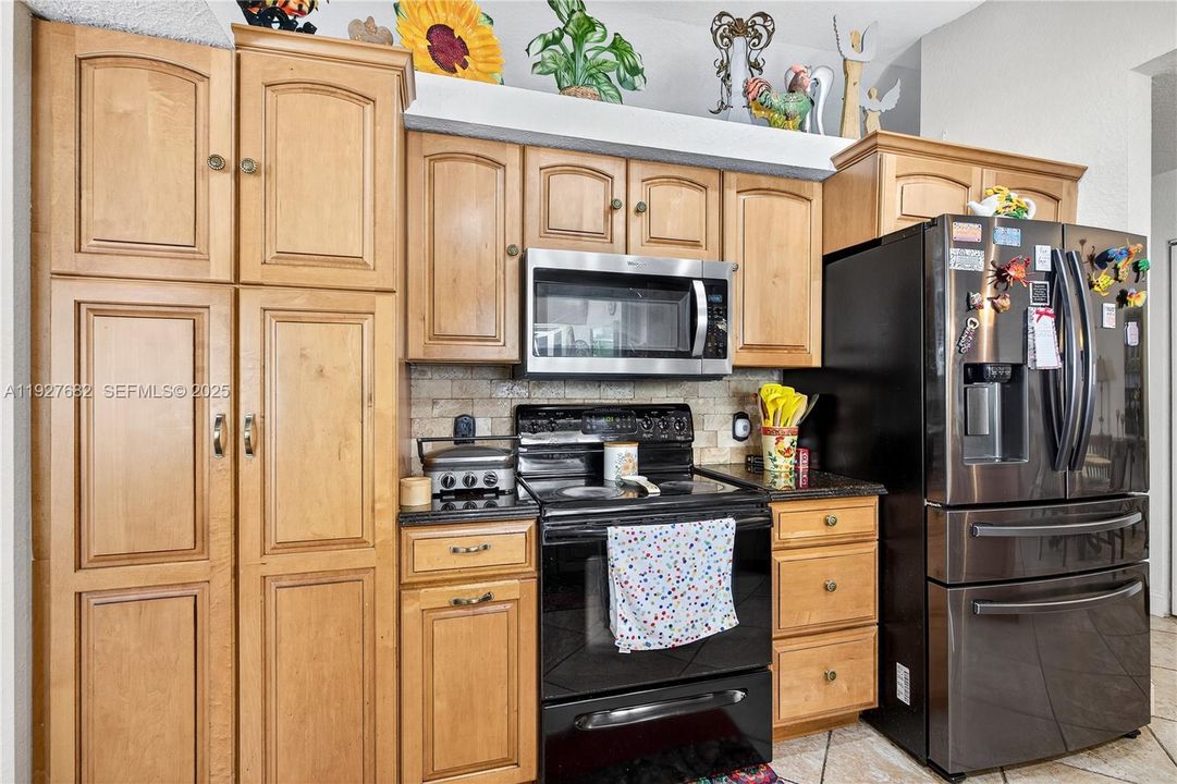 En Venta: $430,000 (3 camas, 2 baños, 1813 Pies cuadrados)