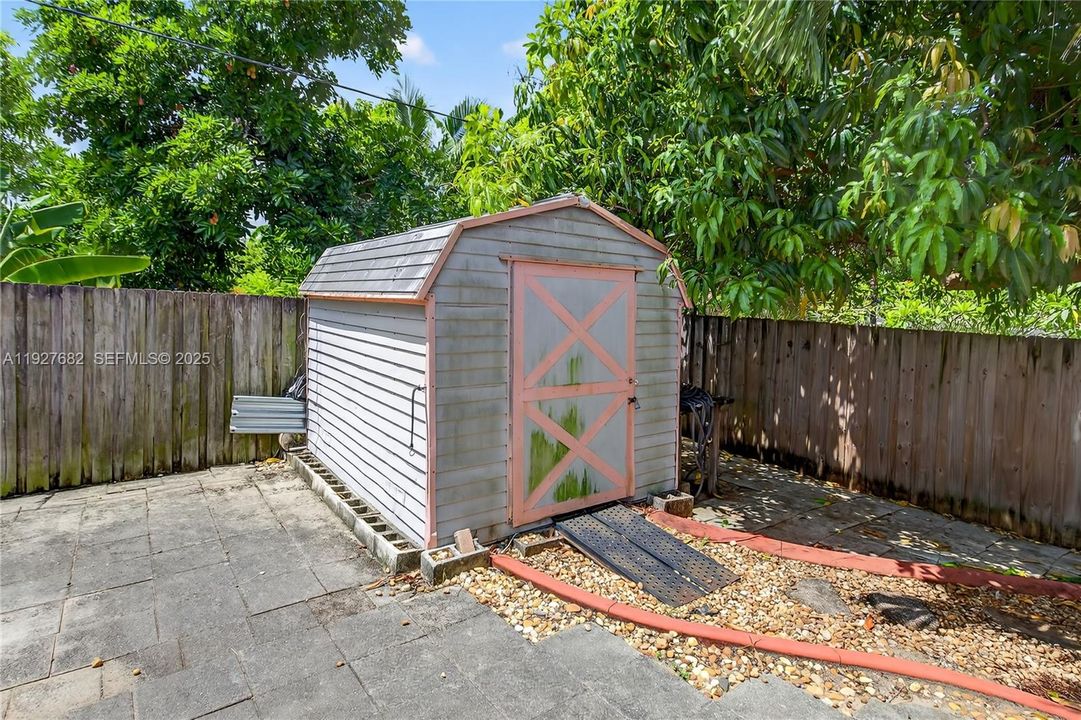 En Venta: $430,000 (3 camas, 2 baños, 1813 Pies cuadrados)