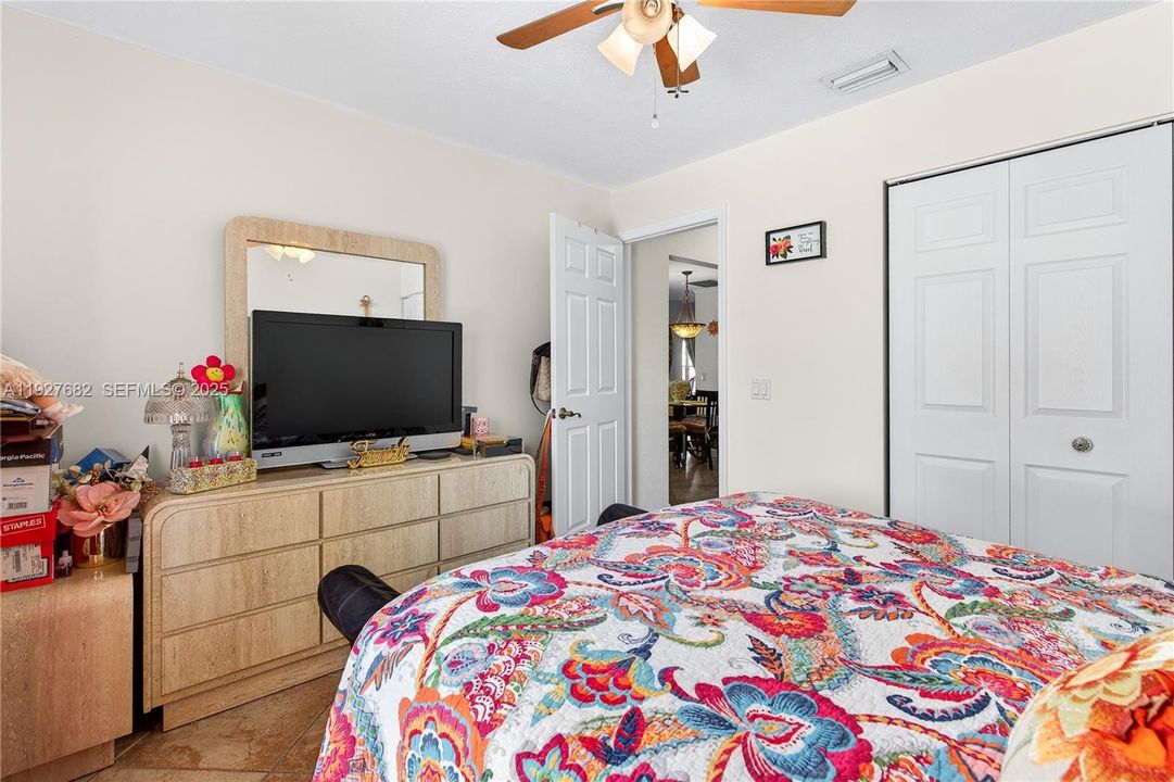 En Venta: $430,000 (3 camas, 2 baños, 1813 Pies cuadrados)