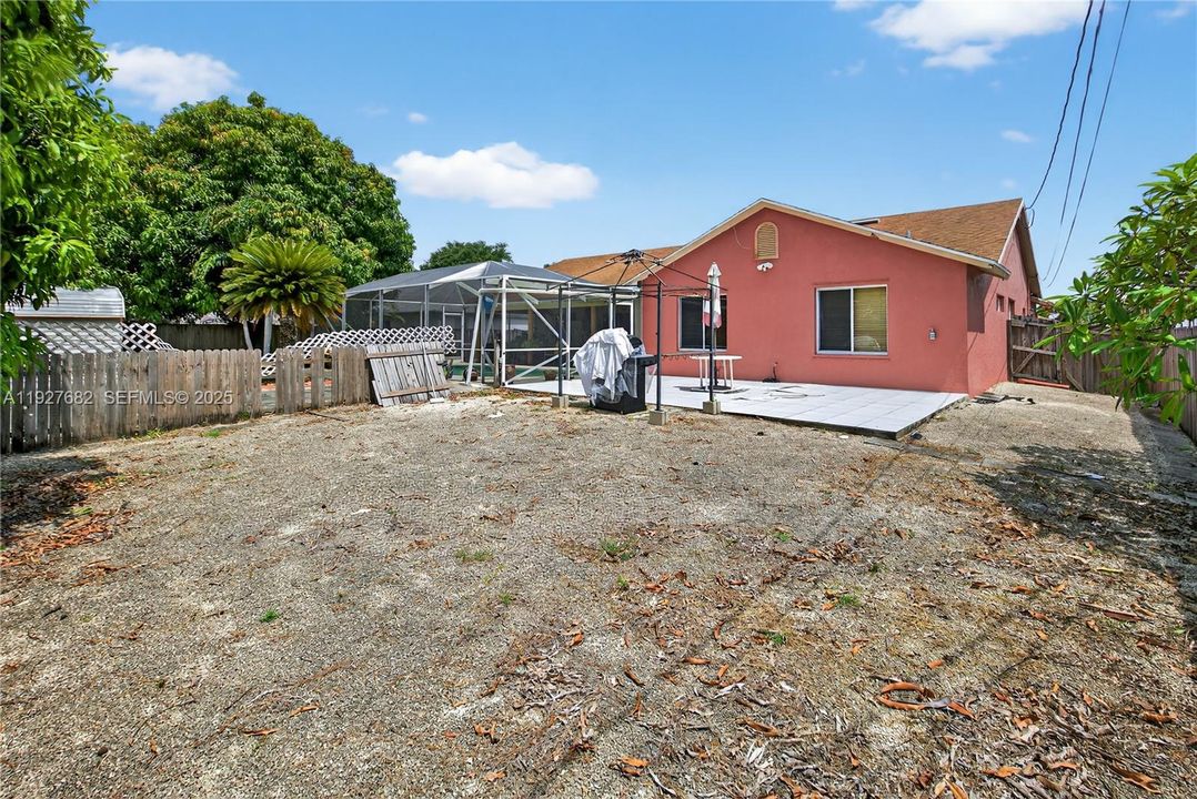 En Venta: $430,000 (3 camas, 2 baños, 1813 Pies cuadrados)