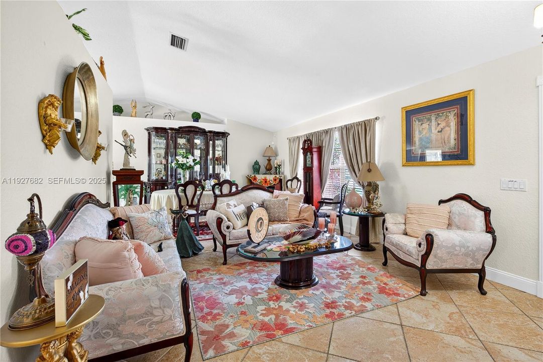 En Venta: $430,000 (3 camas, 2 baños, 1813 Pies cuadrados)