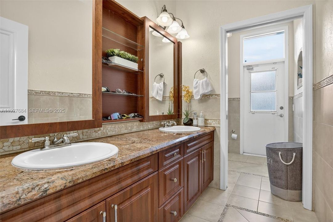 For Sale: $1,399,000 (5 beds, 3 baths, 3112 Square Feet)