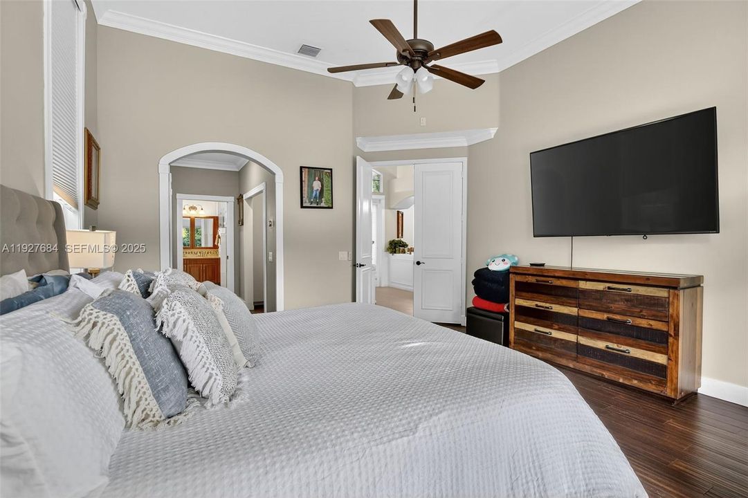 For Sale: $1,399,000 (5 beds, 3 baths, 3112 Square Feet)