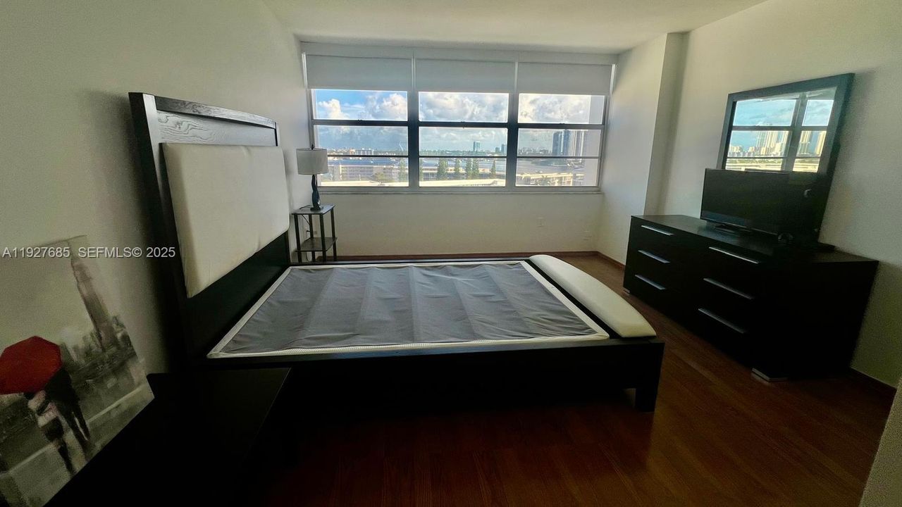 spacious for king size bed