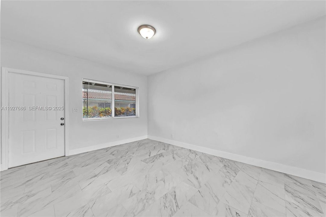 出租: $1,500 (1 贝兹, 1 浴室, 0 平方英尺)