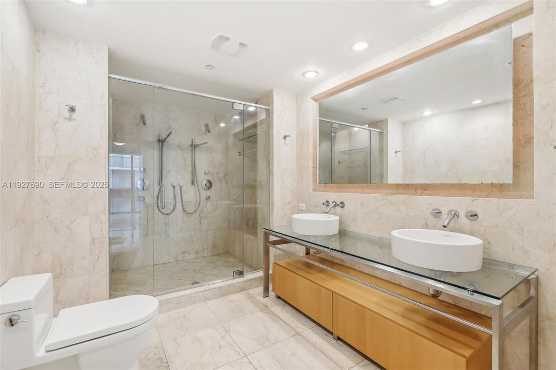 出租: $5,250 (2 贝兹, 2 浴室, 1700 平方英尺)