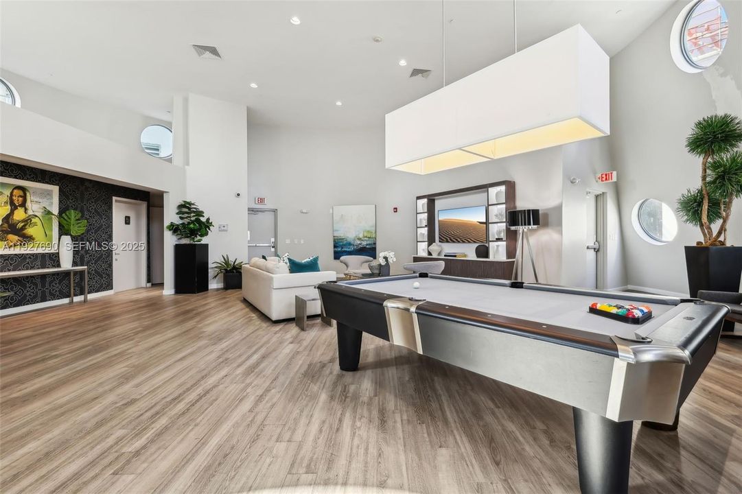 出租: $5,250 (2 贝兹, 2 浴室, 1700 平方英尺)